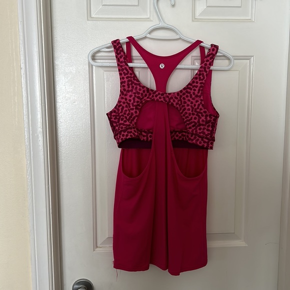 Lululemon tank with attached bra size 8 - Picture 2 of 3